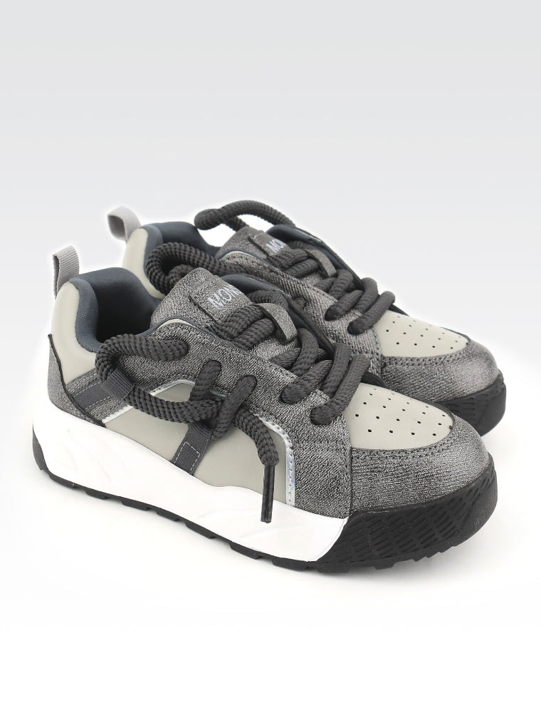 Stylish Grey and White Kids’ Sneakers low.