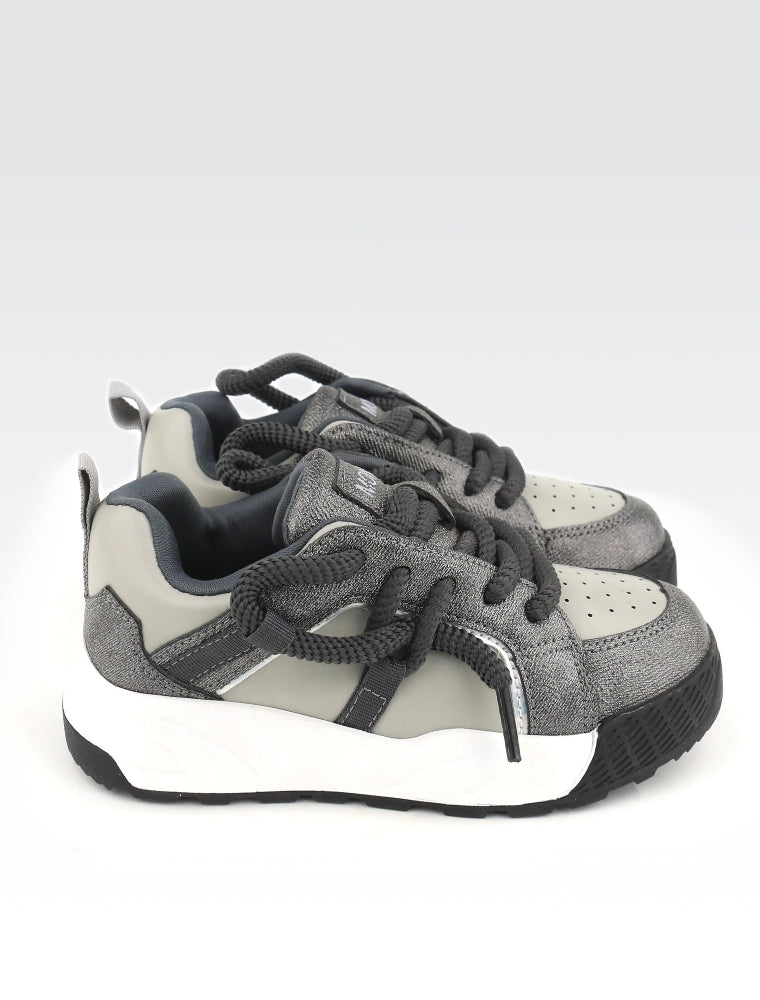 Stylish Grey and White Kids’ Sneakers low.