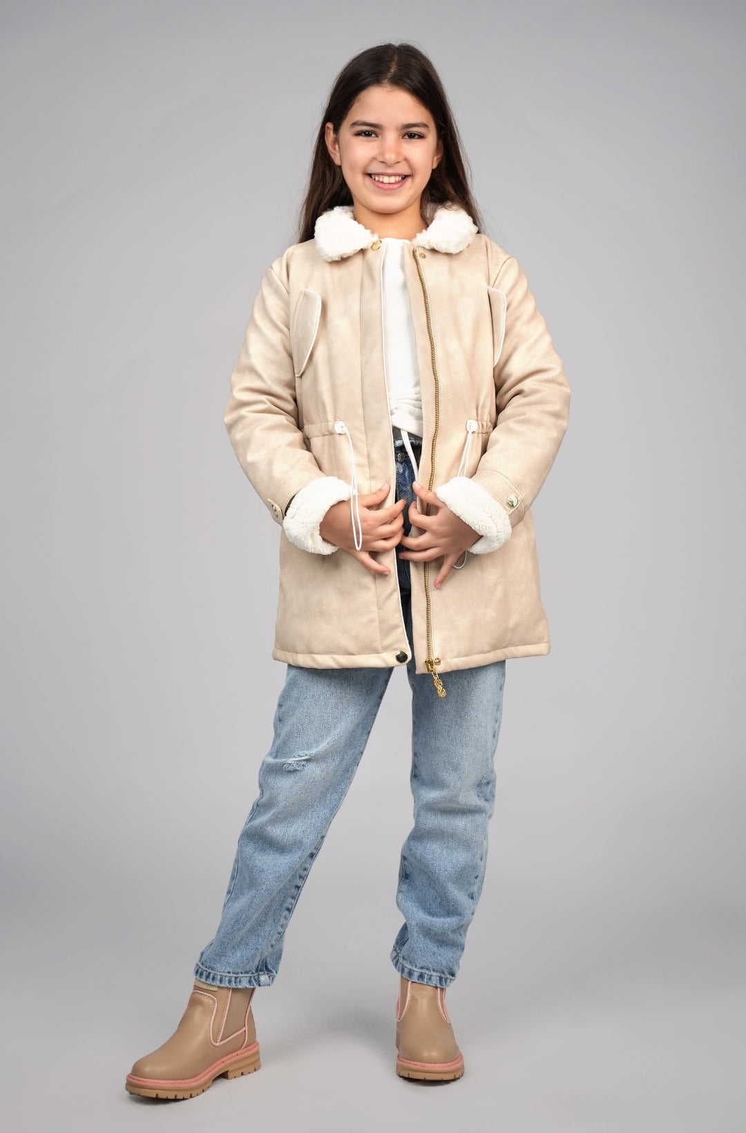 Manteau beige à col en fourrure pour fille